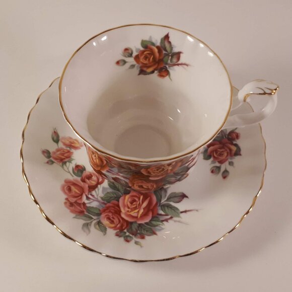 Royal Albert, CENTENNIAL ROSE, Teacup & Saucer, Bone China England - Picture 5 of 10